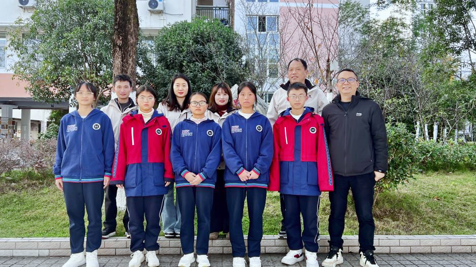 心系教育暖人心，久達(dá)新材王旭映董事長(zhǎng)情系廣元外國(guó)語(yǔ)學(xué)校貧困學(xué)子