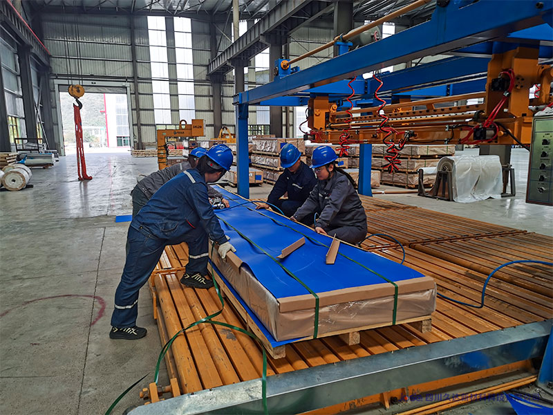 常見(jiàn)的鋁板質(zhì)量問(wèn)題有油漬,刮痕。